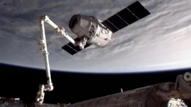 dragon docks with iss